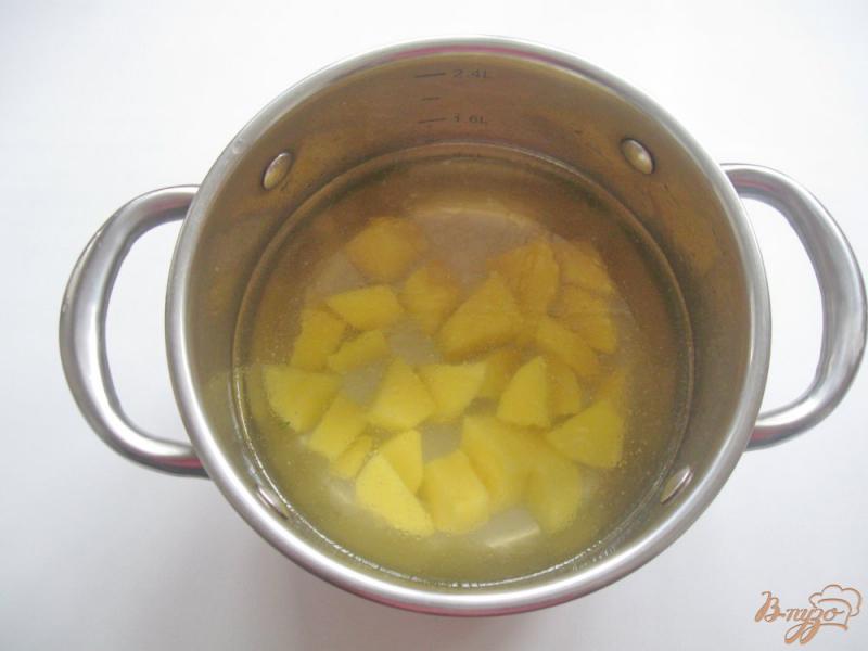 Фото приготовление рецепта: Куриный суп с шампиньонами и вермишелью шаг №1