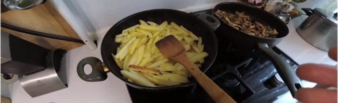 Грузди жареные с картошкой
