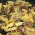 Как приготовить сыроежки с жареной и вареной картошкой