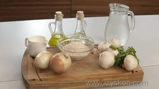 Попробуйте приготовить ризотто по классическому рецепту. с грибами.