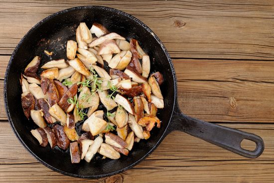 Сколько жарить белые грибы на сковороде?